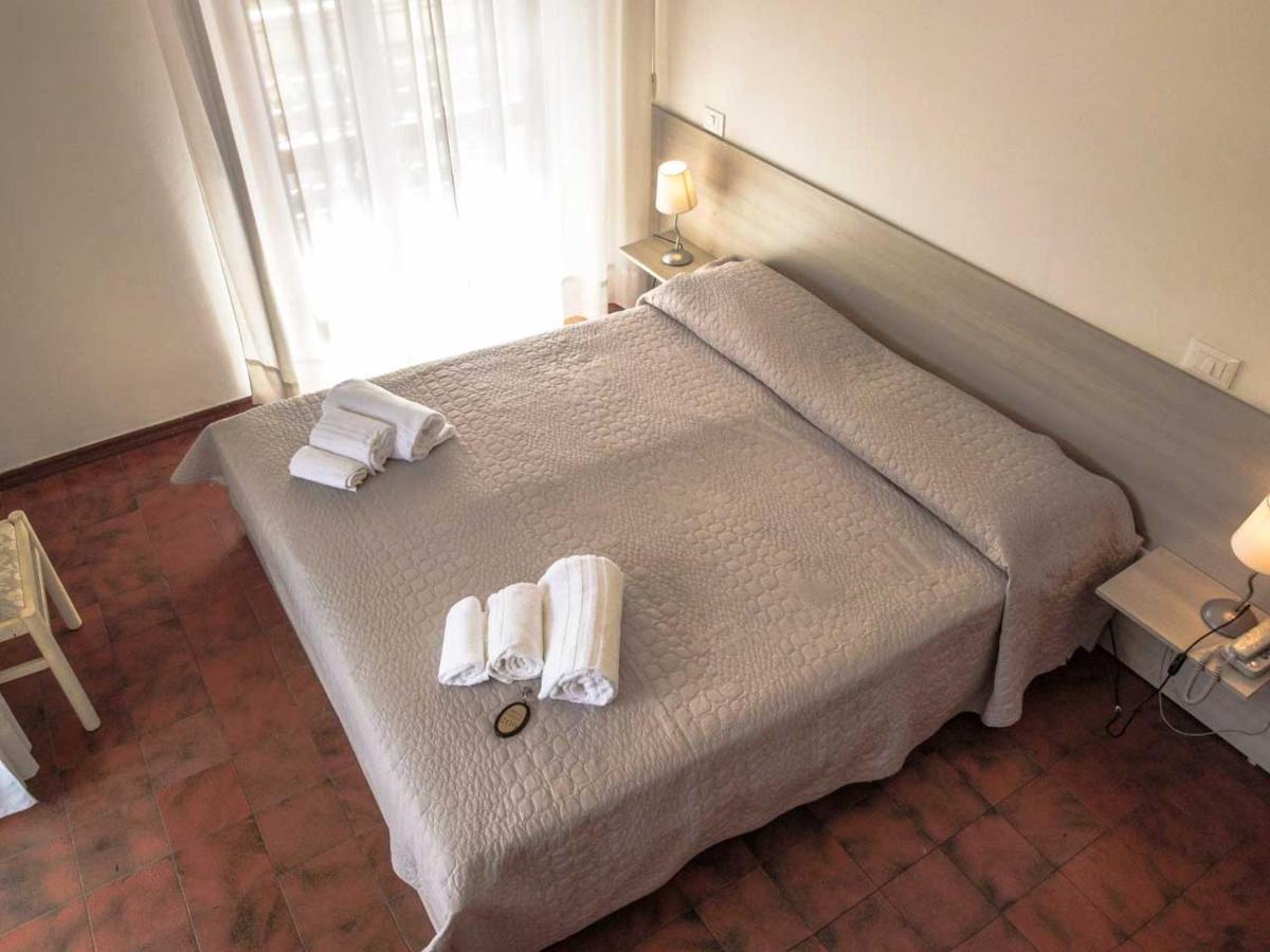 Hotel Giulia มารีนา ดิ มาซซา ภายนอก รูปภาพ