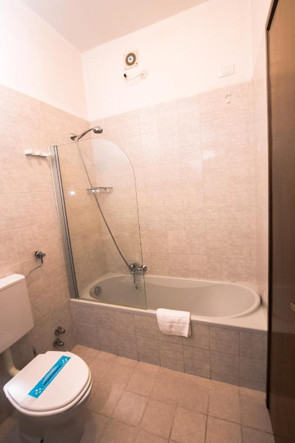 Hotel Giulia มารีนา ดิ มาซซา ภายนอก รูปภาพ