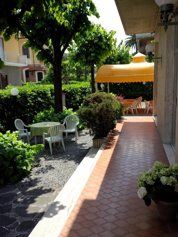 Hotel Giulia มารีนา ดิ มาซซา ภายนอก รูปภาพ