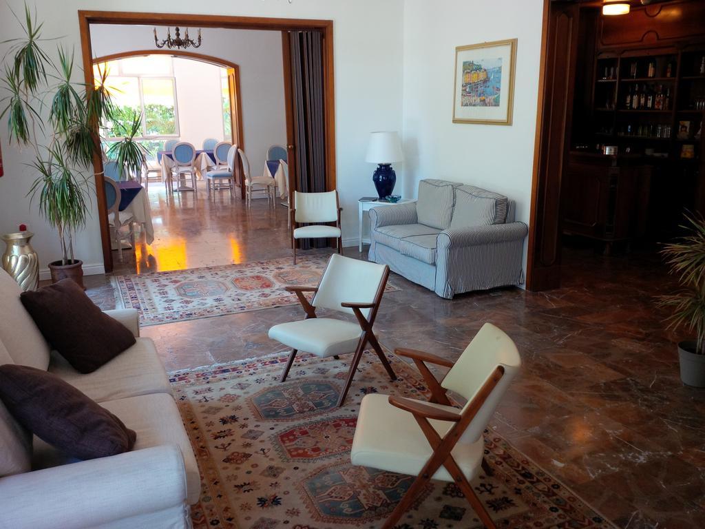 Hotel Giulia มารีนา ดิ มาซซา ภายนอก รูปภาพ