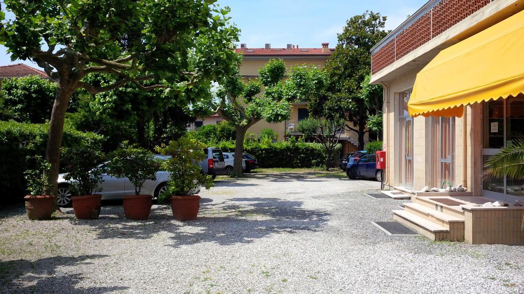 Hotel Giulia มารีนา ดิ มาซซา ภายนอก รูปภาพ