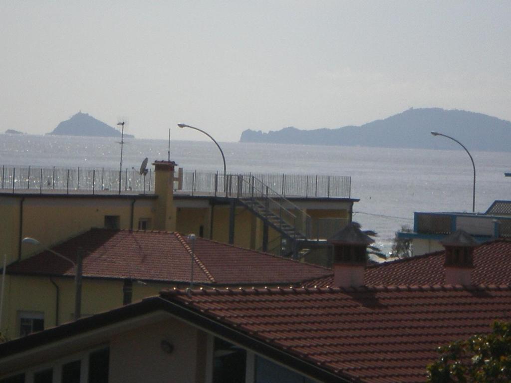 Hotel Giulia มารีนา ดิ มาซซา ภายนอก รูปภาพ