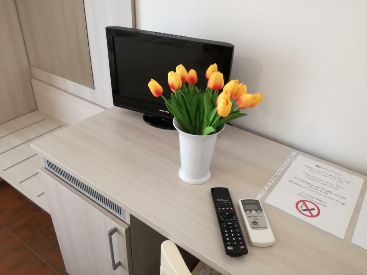 Hotel Giulia มารีนา ดิ มาซซา ภายนอก รูปภาพ