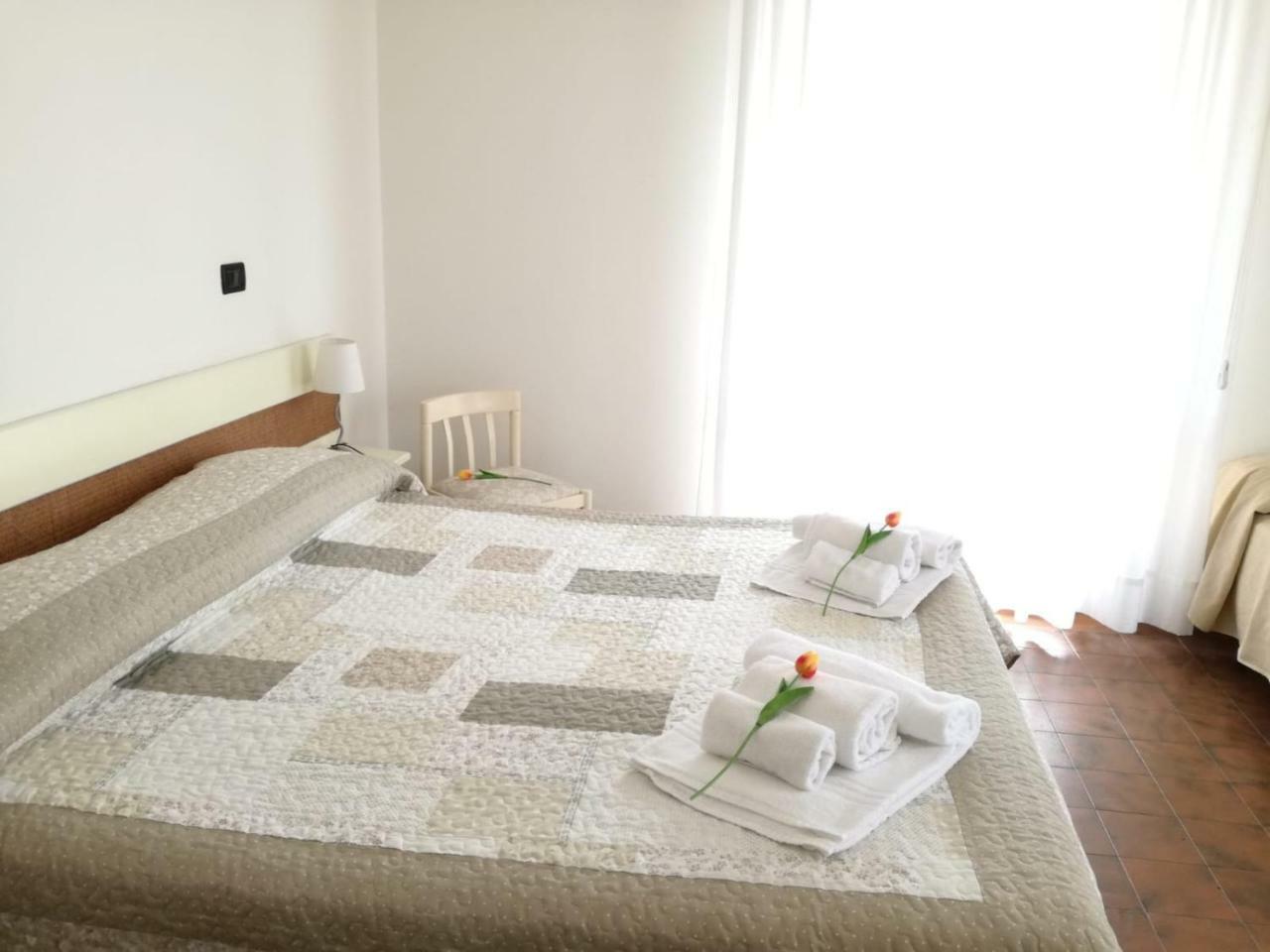 Hotel Giulia มารีนา ดิ มาซซา ภายนอก รูปภาพ