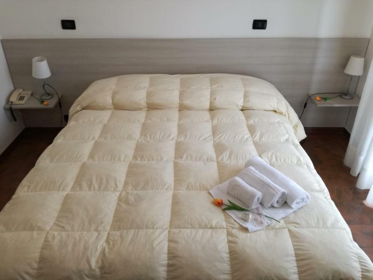 Hotel Giulia มารีนา ดิ มาซซา ภายนอก รูปภาพ