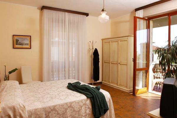 Hotel Giulia มารีนา ดิ มาซซา ภายนอก รูปภาพ